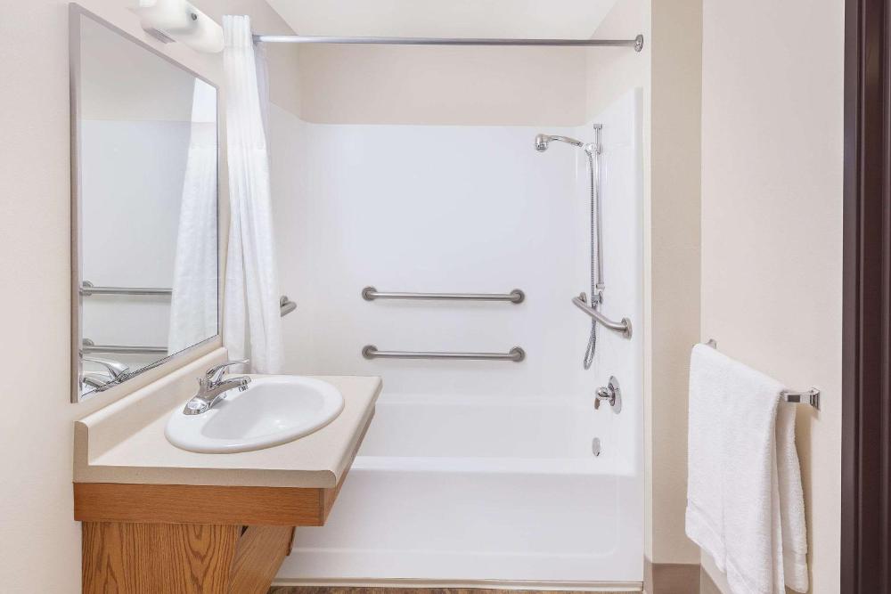 Standard Double Room with Tub - Disability Access/Non-Smoking interior